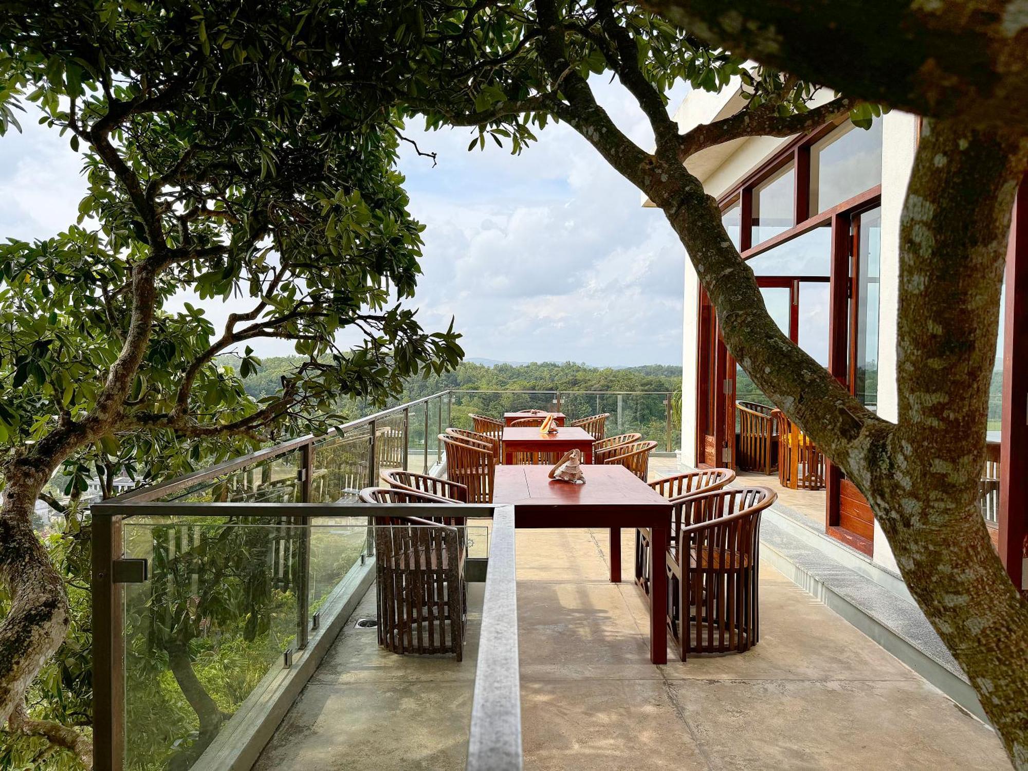 Coastline Mirissa Boutique Hotel And Spa Екстериор снимка