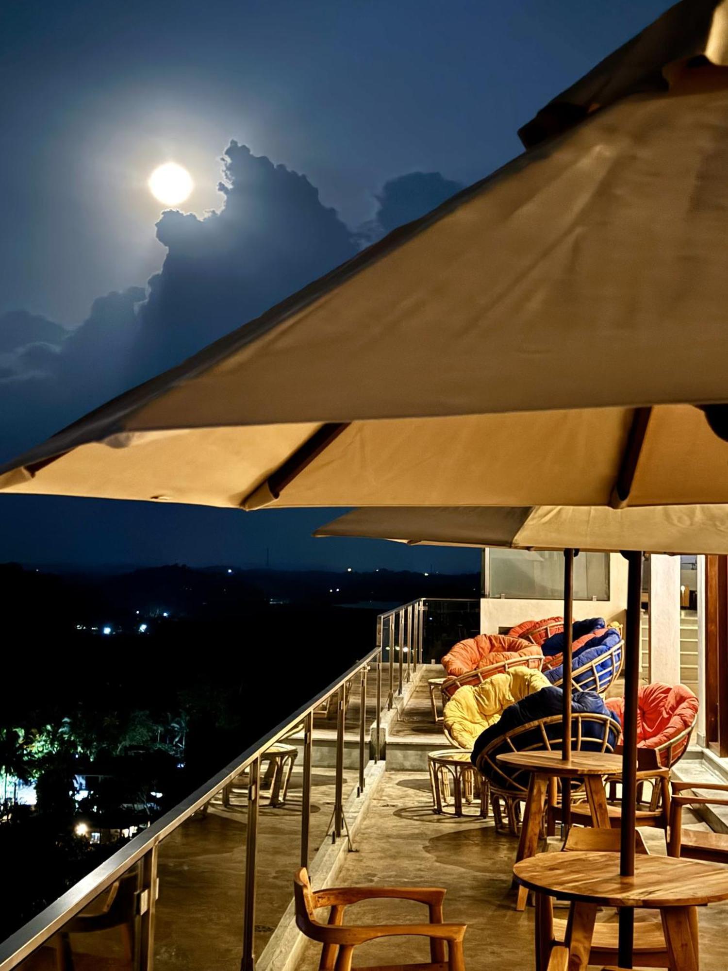 Coastline Mirissa Boutique Hotel And Spa Екстериор снимка